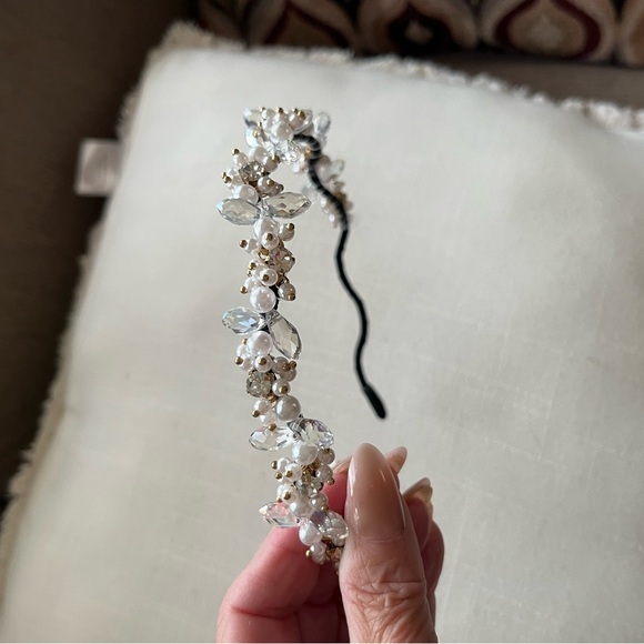 Accessories - Elegant Pearl and Crystal Headband